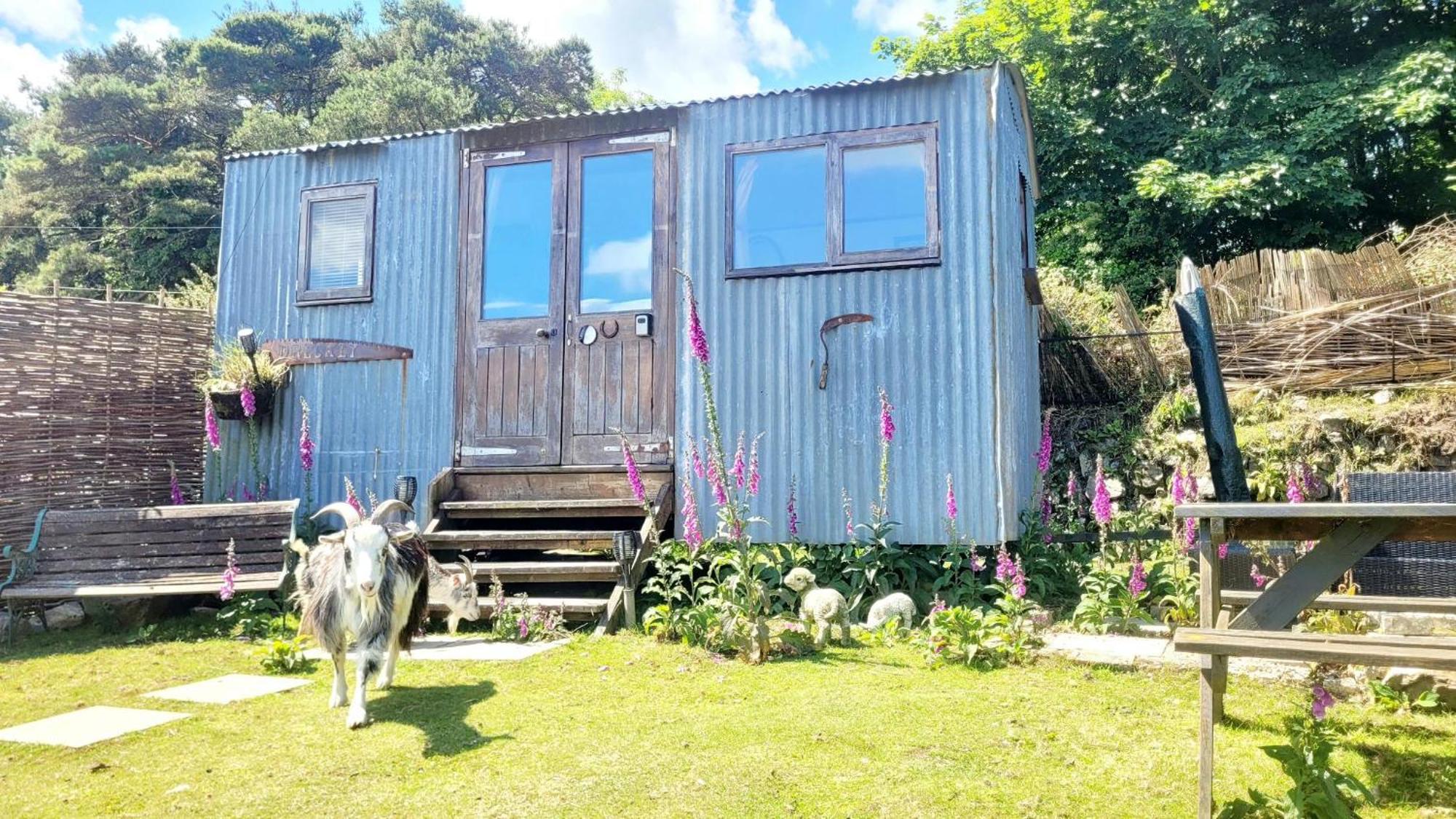 Hotel Treguth Glamping Unique Experience - Themed Huts Saint Day Esterno foto